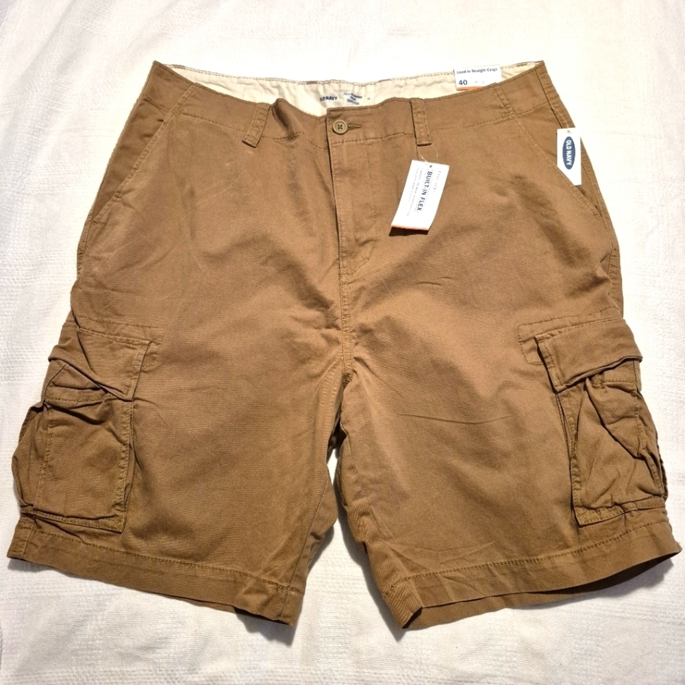 Old Navy men's size 40 Lived-In Straight Cargo shorts, khaki, built in flex NWT